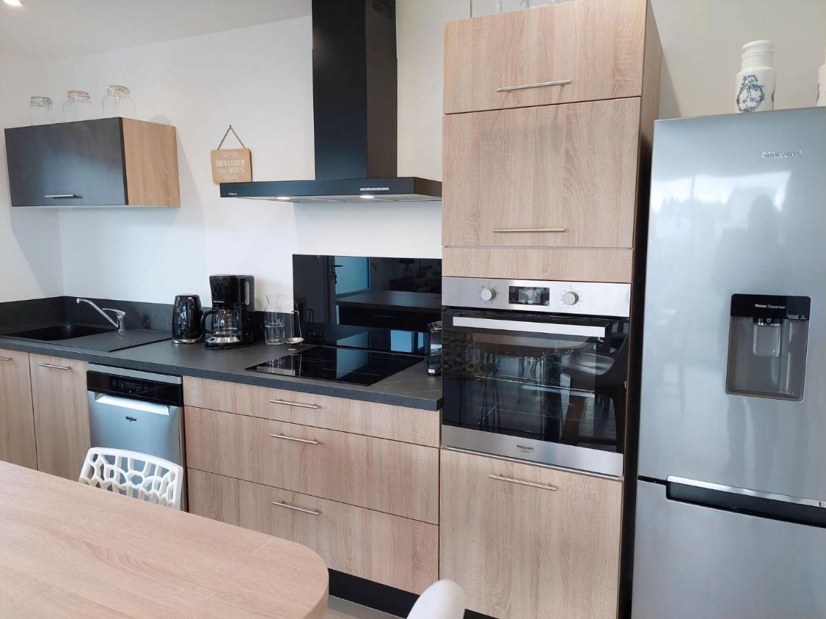 Single Storey Holiday Home In Cleder Экстерьер фото